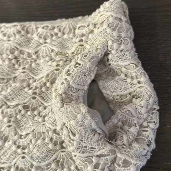 Express Size 4 White Cotton-Print High-Waist Side-Zip shorts With Pockets - Picture 6 of 10